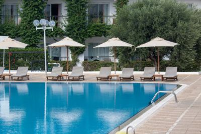 Swimming pool with parasols and loungers at El Mouradi Gammarth