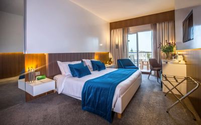 Business room with blue bed runner at El Mouradi Gammarth